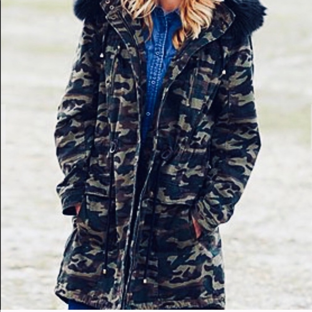 Winter Coat 1x camo winter coat with blue fur trim